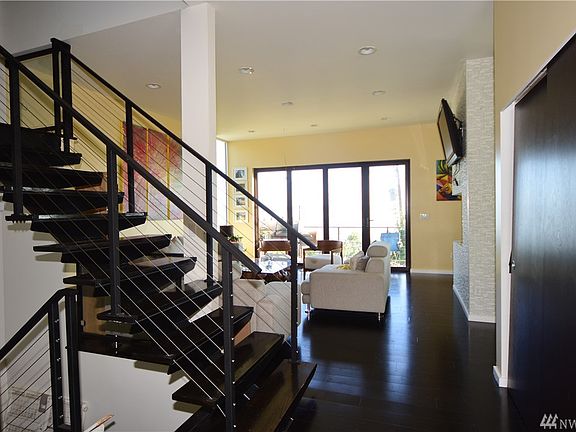 3rd image of 3808 N Waterview St
