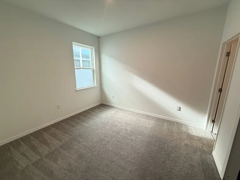 405 Eventide Ave — Photo 26