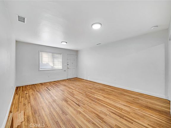2nd image of 14233 1/2 Sylvan St #14233
