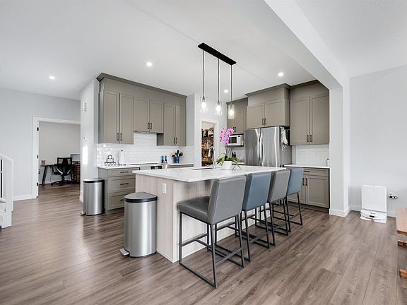 4th image of 61 Penn Pl