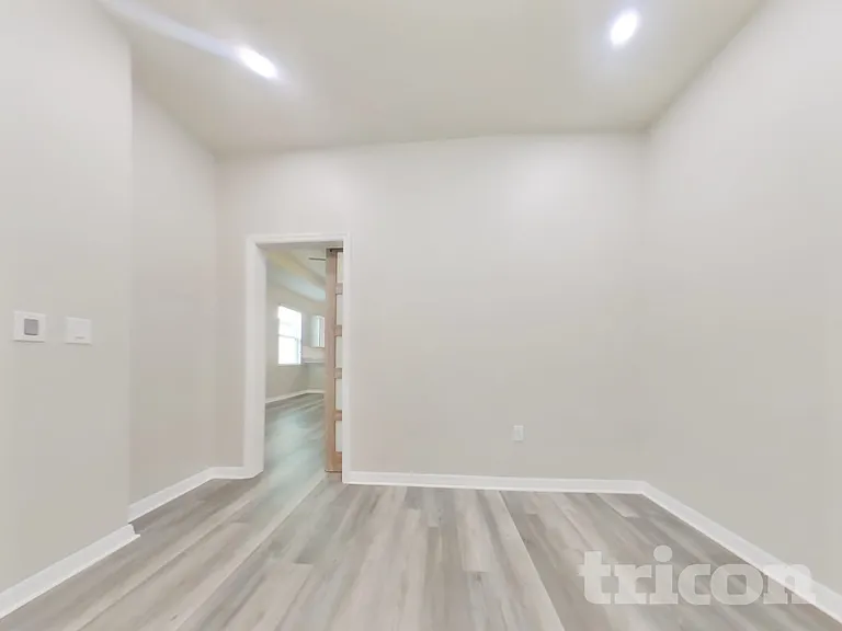 2837 E Lake Pointe Dr — Photo 4