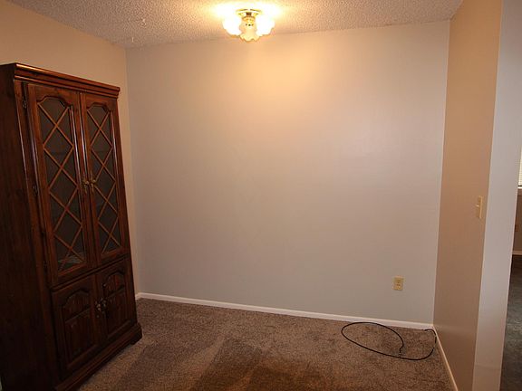 3rd image of 340 Holmes St