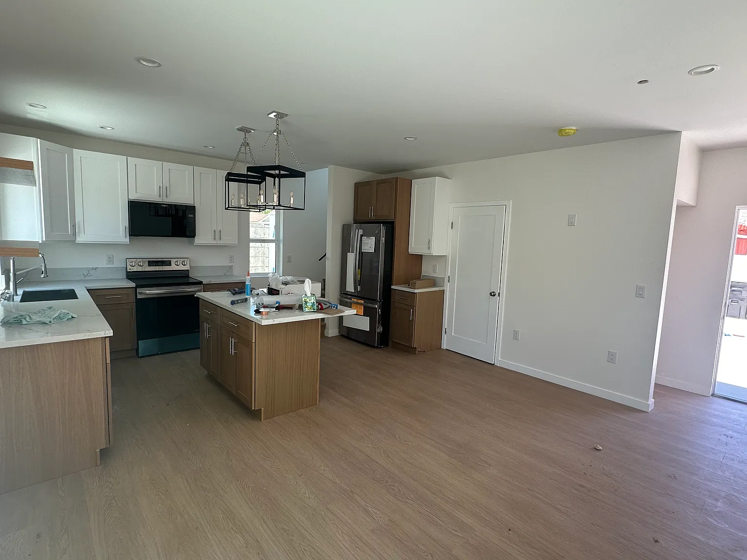 2 bed, 860 sqft, $2,999 — Photo 3