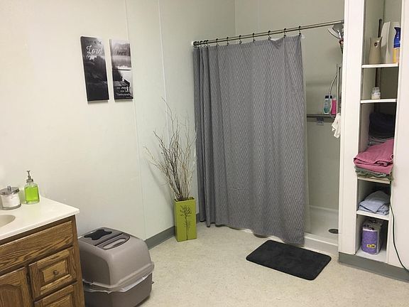 5th image of 602 N Grant Ave