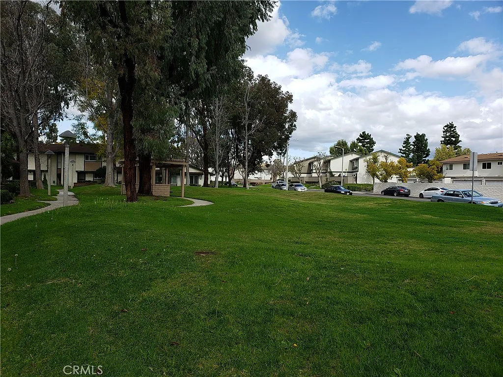 3 bed, 2.5 bath, 1533 sqft, $3,600 — Photo 2