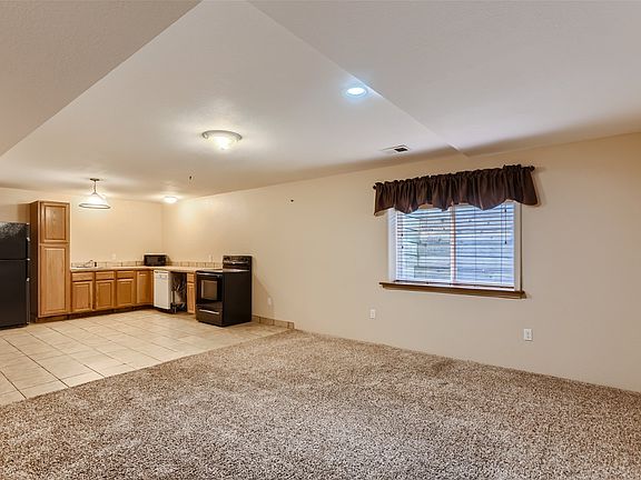 5th image of 510 Parkwood Dr