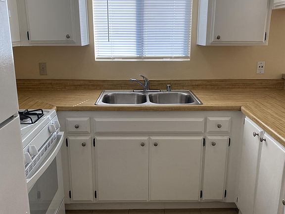 4th image of 804 Pershing St #C