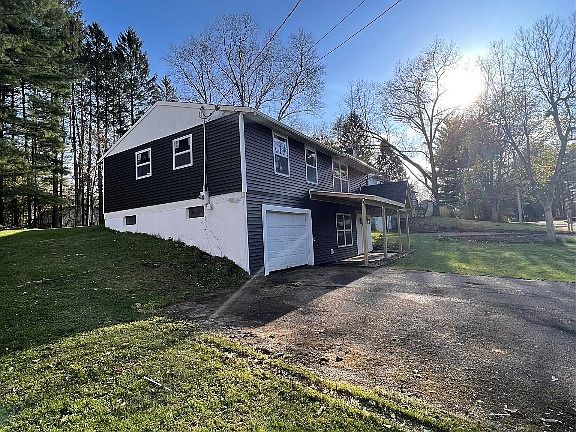 3rd image of 44 Bonna Dr