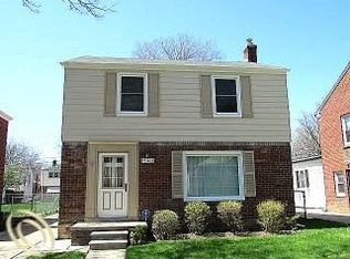 19265 Raymond St, Grosse Pointe Woods, MI 48236