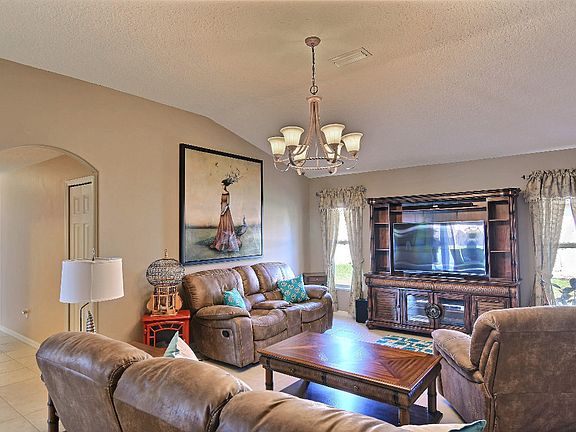 5th image of 995 S Lakes Way SW