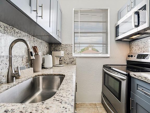 5th image of 301 SW 10th Ave APT 7
