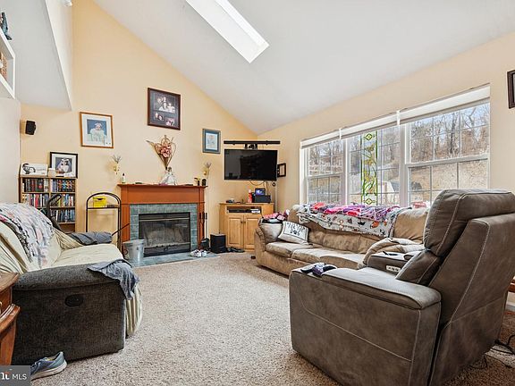 4th image of 2426 Donna Ln