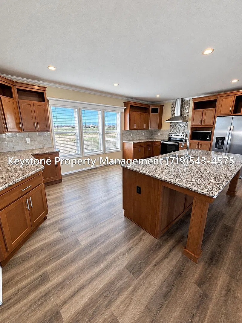 Application Fee Reimbursed! Upscale, 4 Bedroom/2 Bathroom/2 Car Garage Home, Pw $2350/$2350 — Photo 1