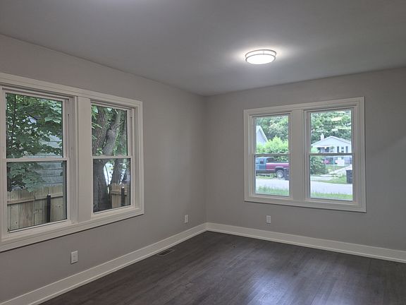 3rd image of 4545 Tyler St
