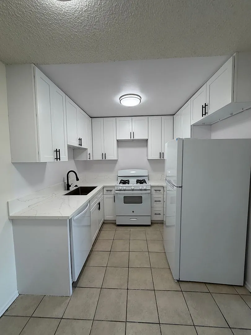 2324 S. Marvin Ave. — Photo 3