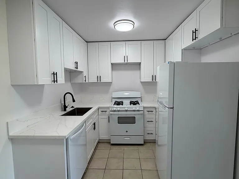 2324 S Marvin Ave — Photo 3