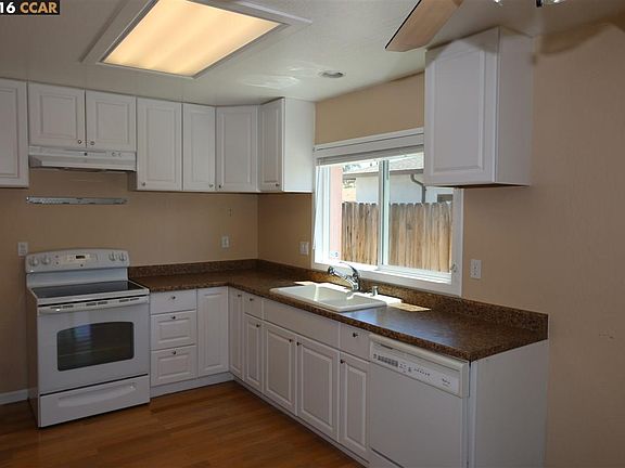 3rd image of 3782 Briarcliff Dr