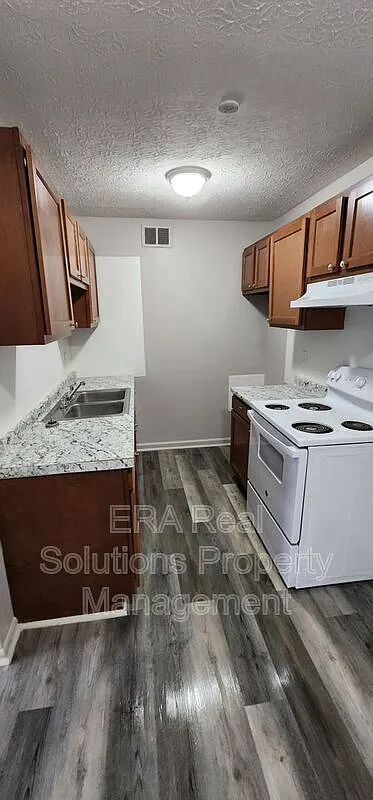 2 bed, 1.0 bath, $895 — Photo 3
