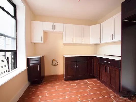 2nd image of 667 Hancock St #B2