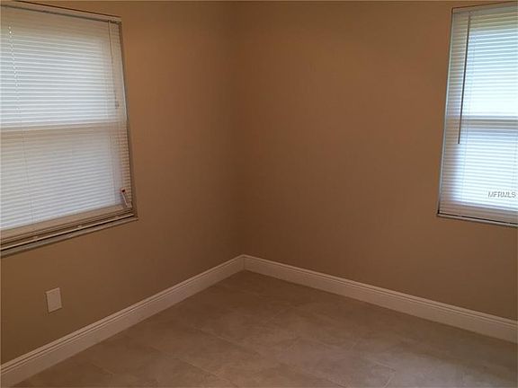 5th image of 325 Alma St
