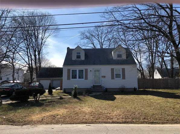 120 Elk St, Wyandanch, NY 11798