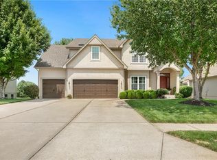 809 SW Stablewood Ct, Lees Summit, MO 64081