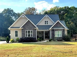 521 N Main St, King, NC 27021