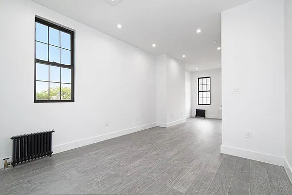 Rented by REAL New York | media 24