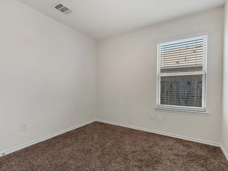 722 Windmill St — Photo 10