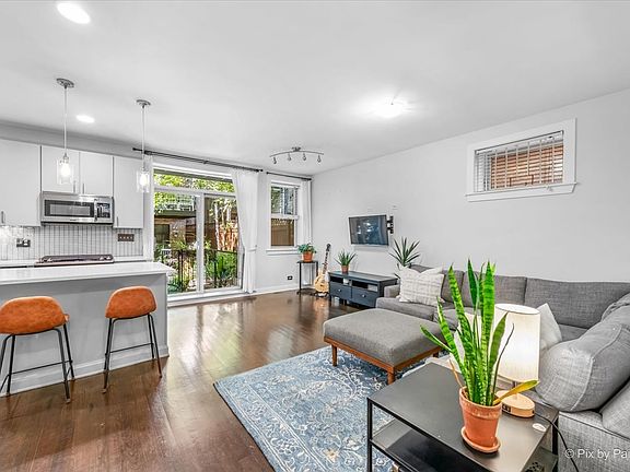 5th image of 1525 N Claremont Ave APT 1B