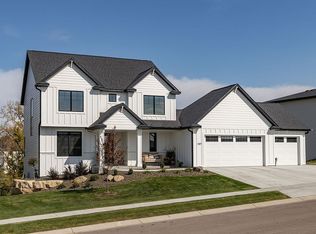 2107 Whitlee Ln SW, Rochester, MN 55902