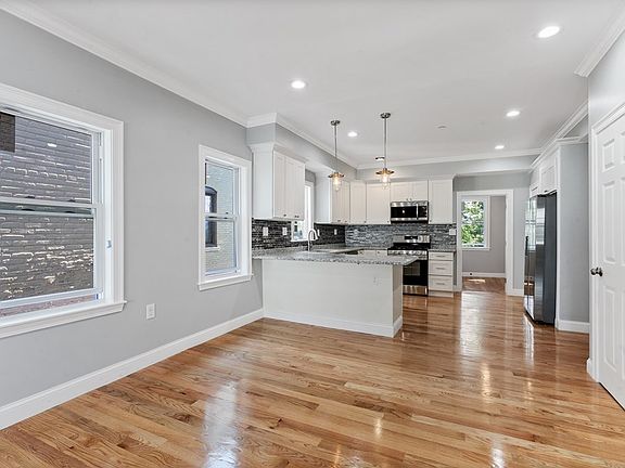 5th image of 9 Wales St APT 2