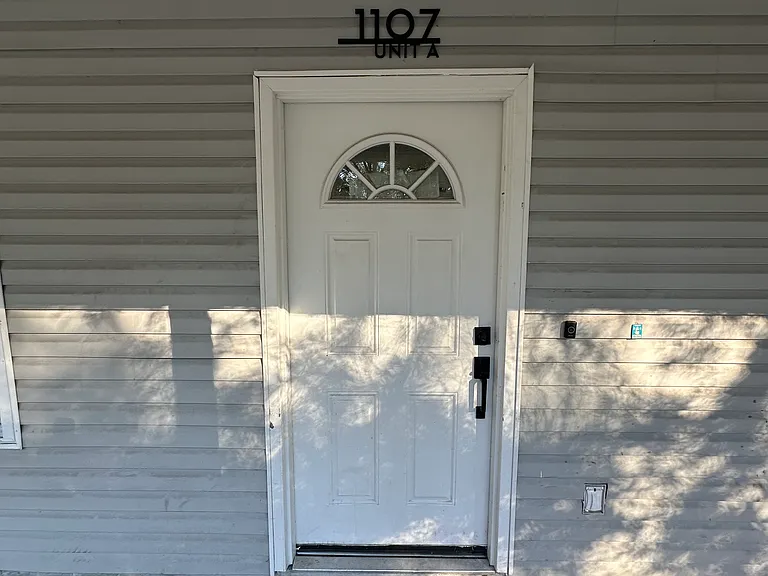 1107 Basin St #A — Photo 3