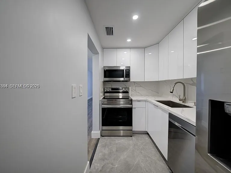 2899 Collins Ave #1203 — Photo 2