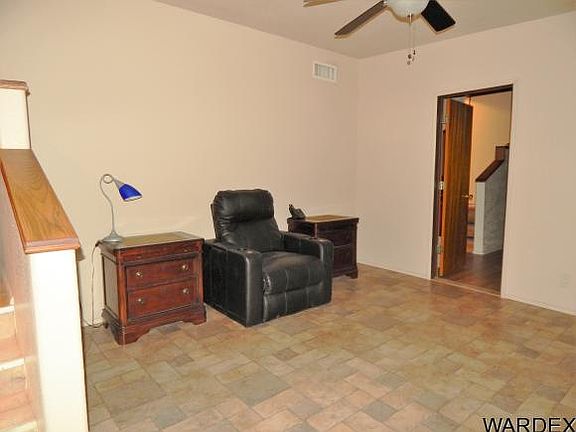3rd image of 1018 E Acacia Dr