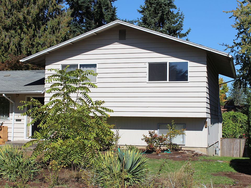1st image of 1915 SE Oak Crest Dr