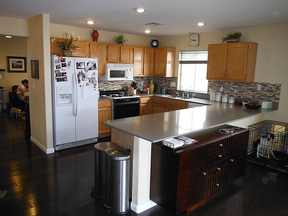 Kitchen with Quartz Countertop