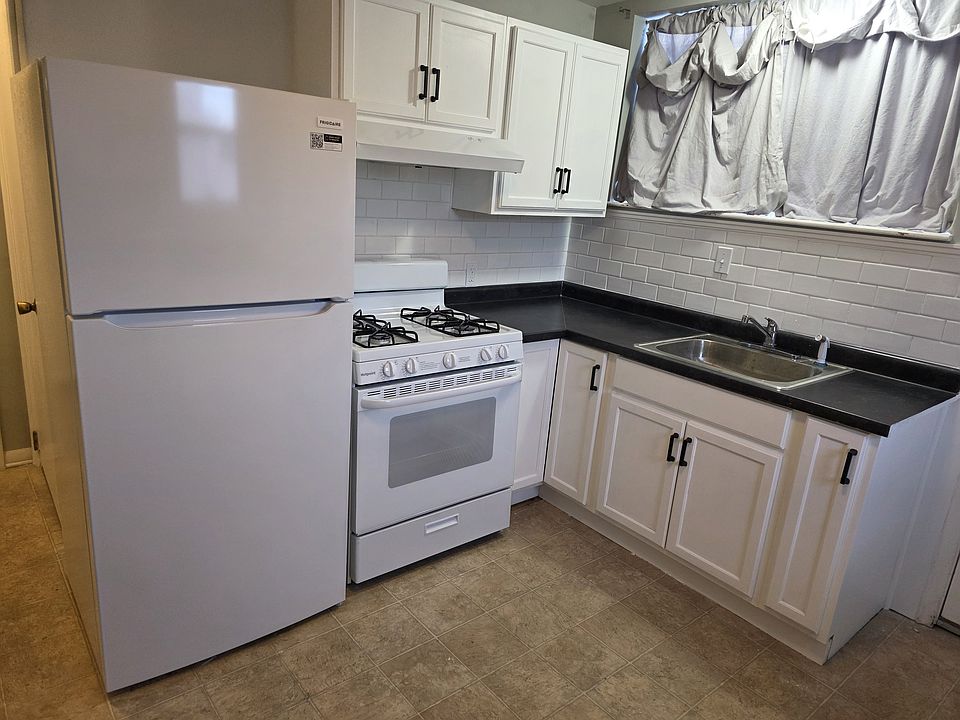 1st image of 26323 Gratiot Ave #2