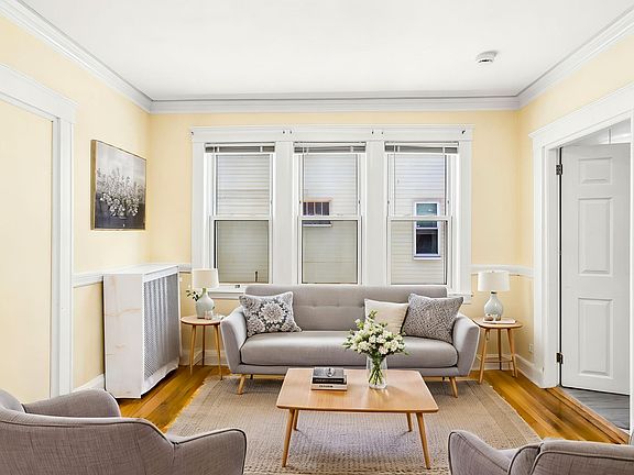 4th image of 72 Olney St APT 1
