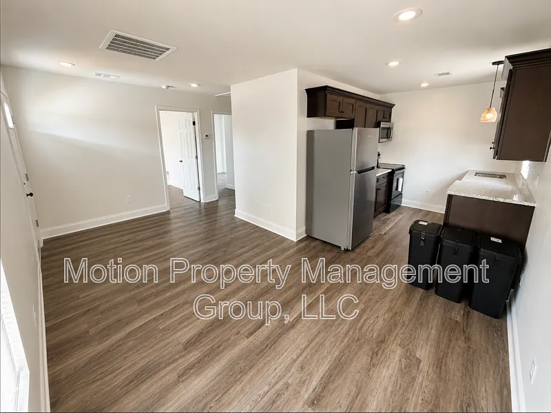 1 bed, 1.0 bath, $700 — Photo 3