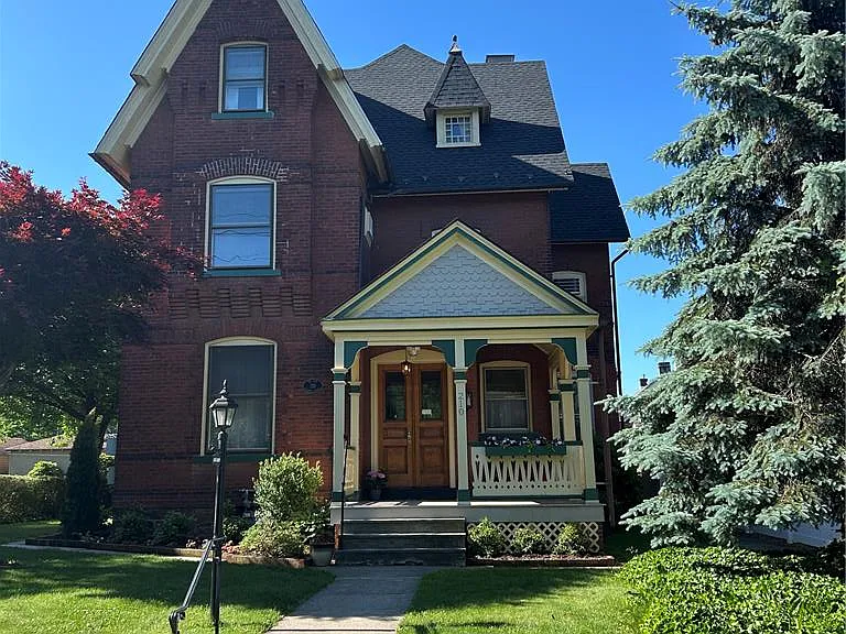 210 E Goepp St — Photo 1