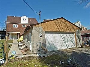 2nd image of 118 Oak St