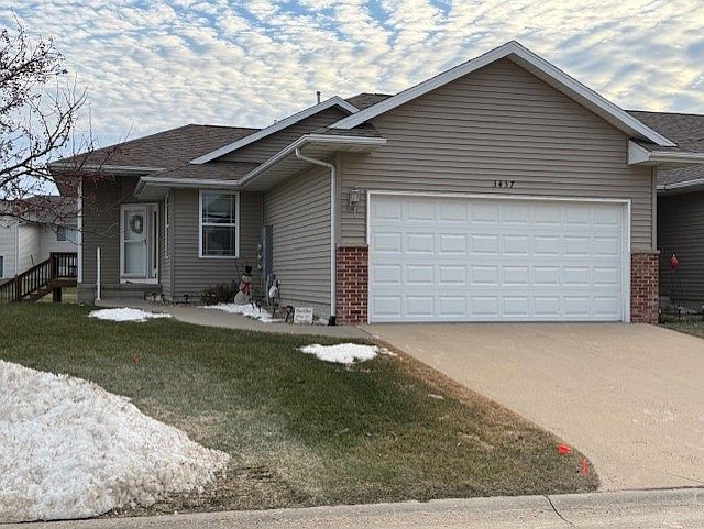 2nd image of 3437 Laurel Ln #3437