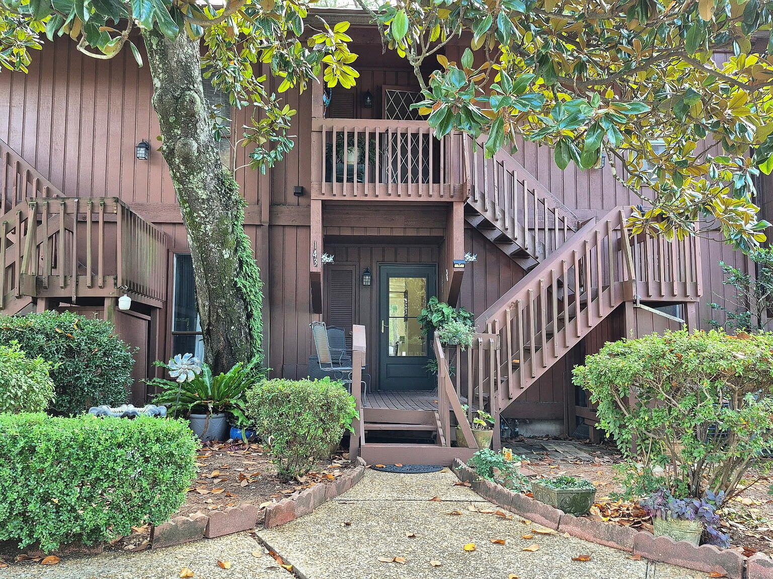 143 Lakeside Villa