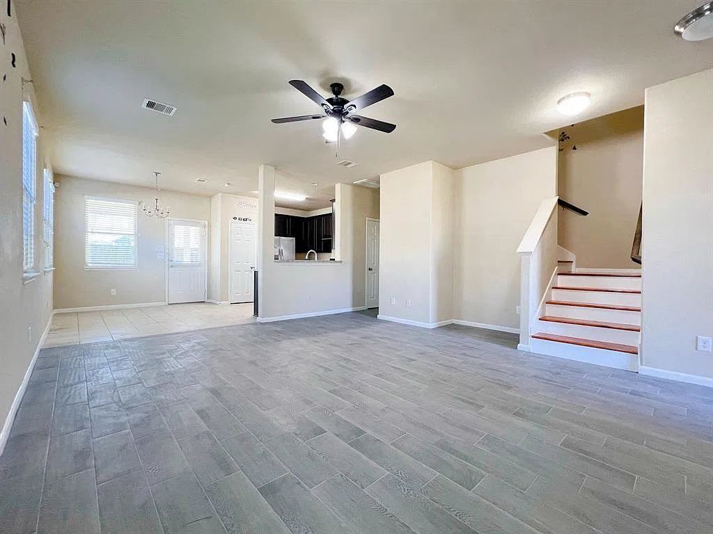 4 bed, 2.5 bath, 2285 sqft, $2,650 — Photo 4