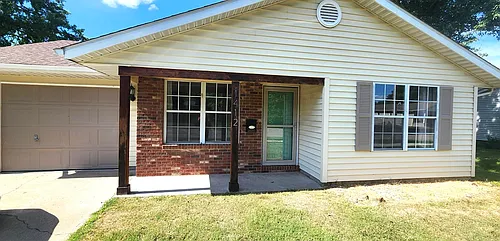 1412 W Walnut St Photo 1