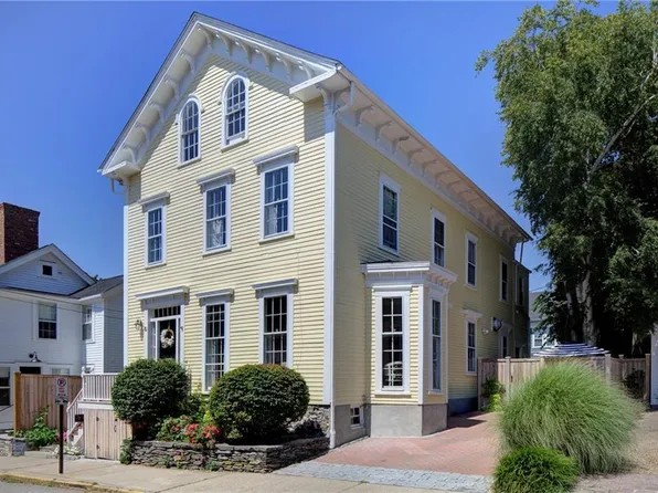 16 Sherman St, Newport, RI 02840