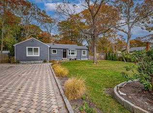 39 Lynncliff Rd, Hampton Bays, NY 11946