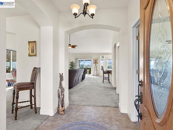 5th image of 1105 Paradise Peak Rd