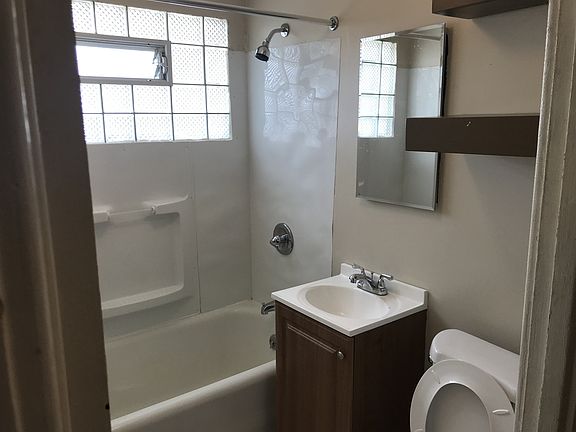 4th image of 169 Nassau Ave #12